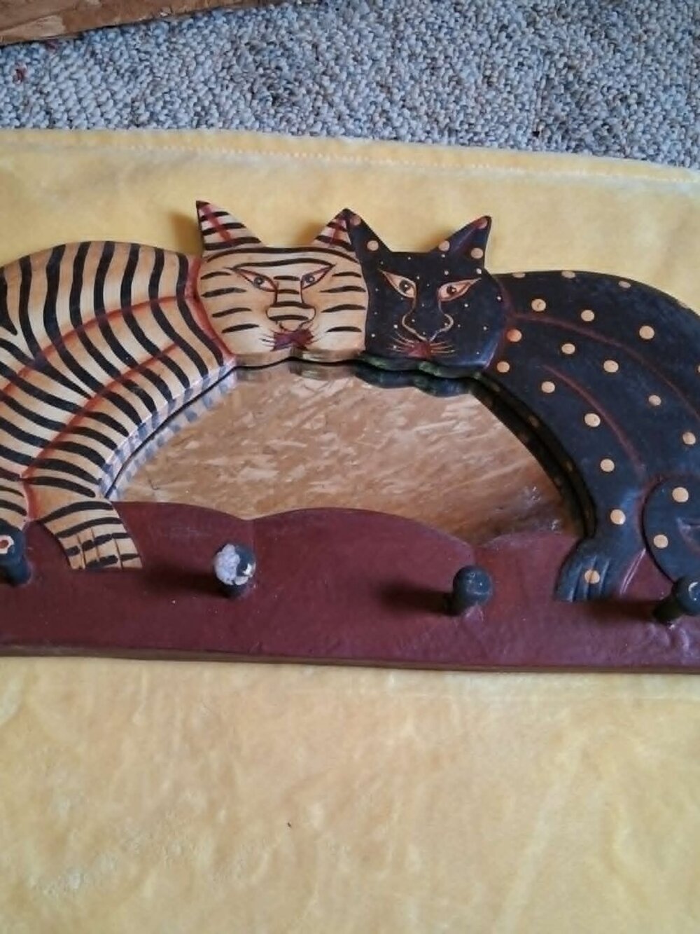 FOLK ART WOODEN CAT WALL DECORATION